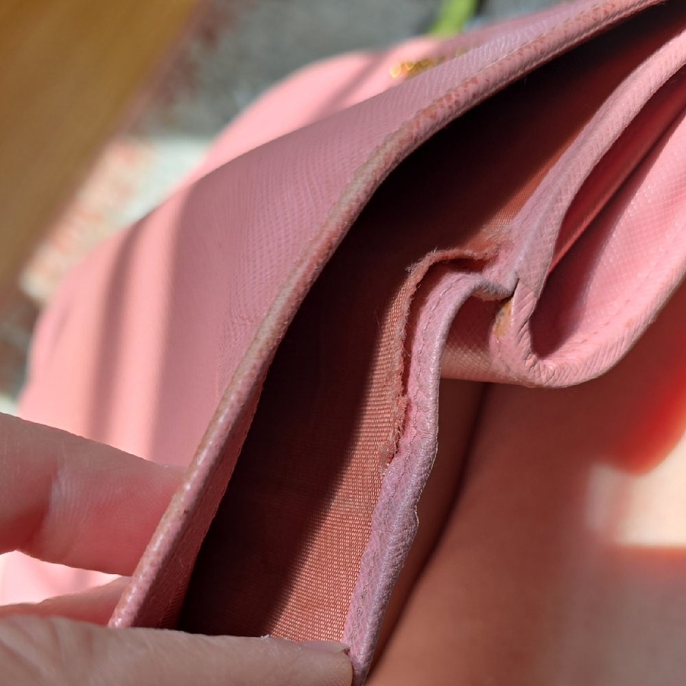 Prada Wallet w/ Dustbag and Box. - Picture 13 of 16